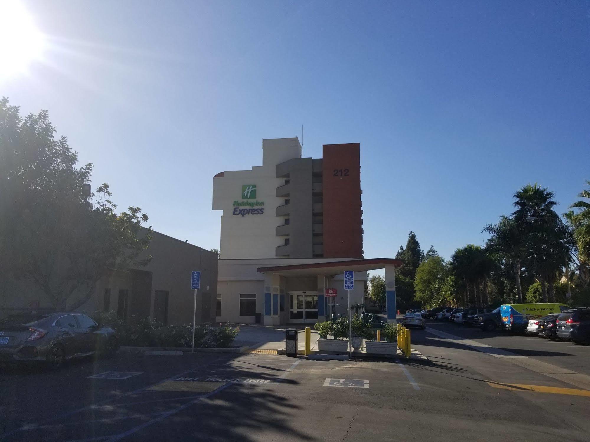 Holiday Inn Express Fullerton-Anaheim, An Ihg Hotel Dış mekan fotoğraf